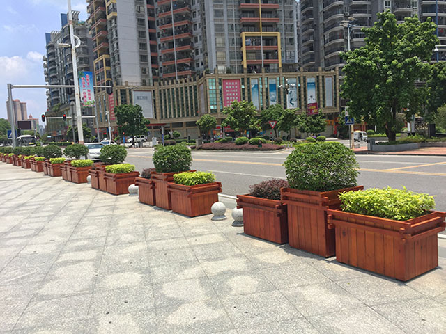 欣方圳塑木花箱 讓古城麗江更美艷