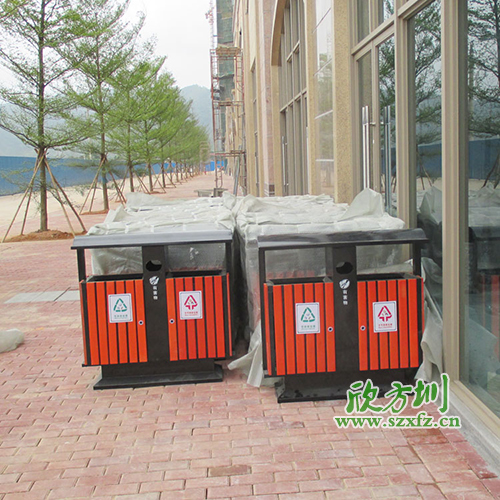 廣州清遠(yuǎn)地產(chǎn)物業(yè)公司，增添欣方圳鋼木垃圾桶