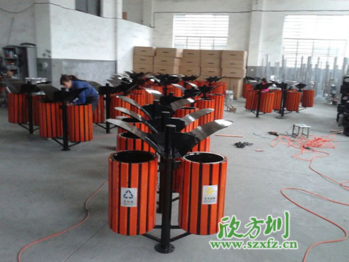 美化公園環(huán)境，就選河源鋼木垃圾桶